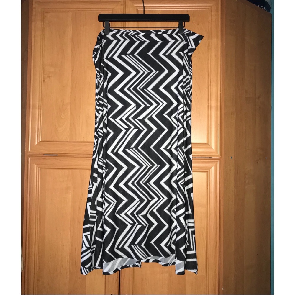 Flowy patterned skirt